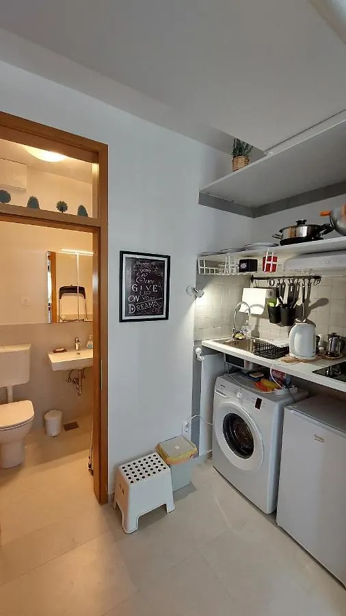 Cozy, Bright And Affordable Studio W/ Free Parking Ljubljana Apartment